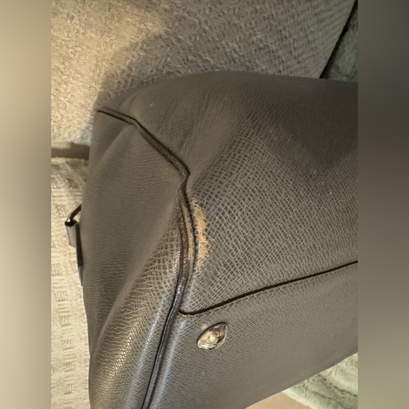 LOUIS VUITTON Neo Kendall Taiga Leather Travel Bag with LV keychain - Picture 10 of 15